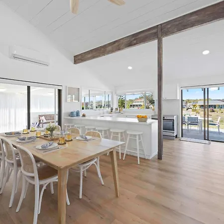 Deja Bleu - Great Family Home With Jetty Port Macquarie Exterior photo